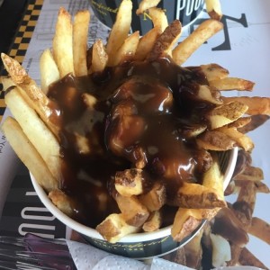 poutine clasico