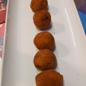 croquetas de bacalao y piquillo