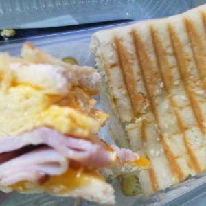 panini jamon con omelette