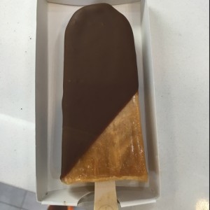 la paleta argentina con chocolate de leche 