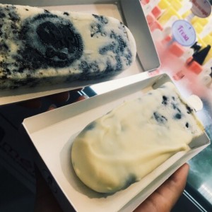 Paleta de Oreo Cubierta con Chocolate Blanco