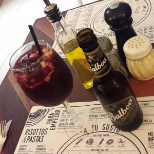 sangria de vino tinto.