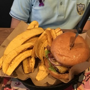 hamburguesa americana con chips de platano