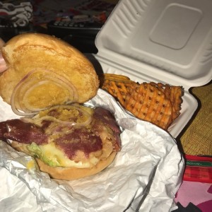 chesse bacon burguer