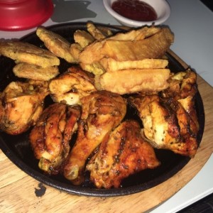 Pollo en salsa Teriyaki con yuca y patacones