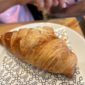 CROISSANTERIE - Croissant plain.