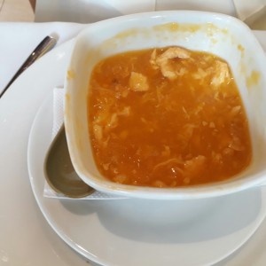 Sopa de maiz con pollo