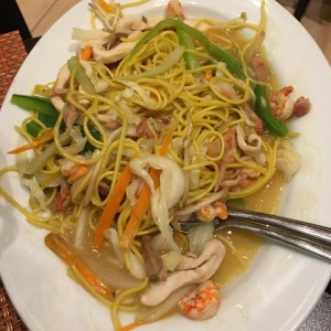 Chow Mein con camarones