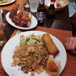 Arroz especial, costillitas, lumpias