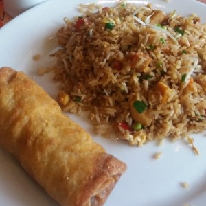 Arroz Chino Especial y Lumpia