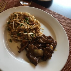 Arroz Tradicional y Carne en Salsa de Ostras