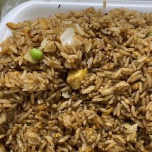 Arroz frito con pollo 