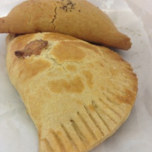 Empanada de carne con berenjena y queso