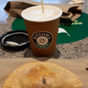 Cafe Latte y empanada