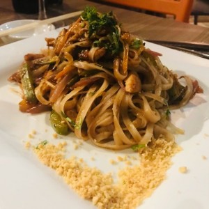 Pad thai de pollo