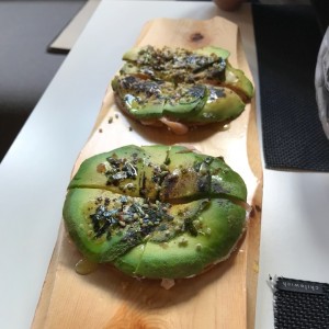 avocado pizza