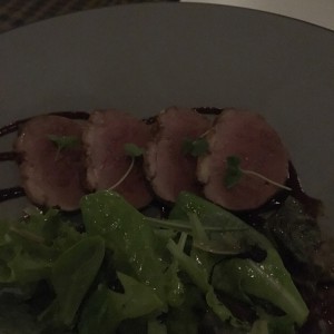 Tataki de pato canadiense salad