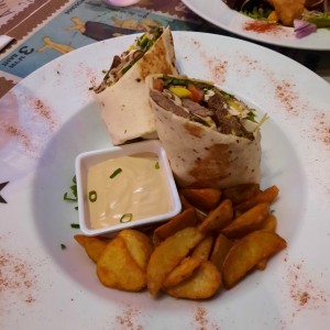 Wrap de Filetes de Res con Salsa de Curry