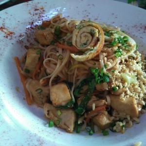 Phad thai de pollo