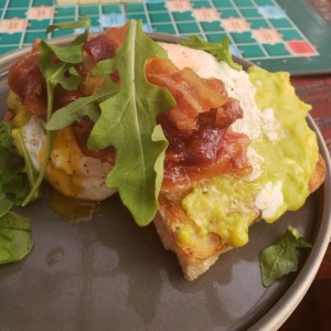 Avocado Toast con Bacon