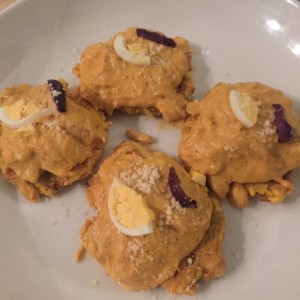 patacones com aji de gallina