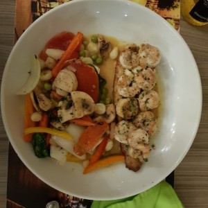 filete de pescado con calamares y vegetales! ?