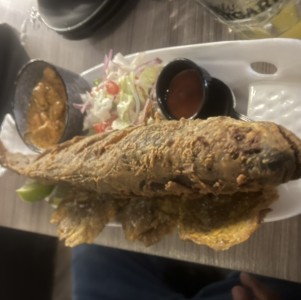 Pescado entero a lo macho 