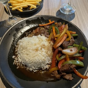 Lomo Saltado 