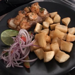 filete de pescado con camarones