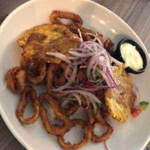 Calamares frito con patacon 