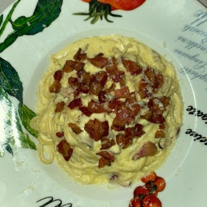 Pasta en salsa blanca con bacon