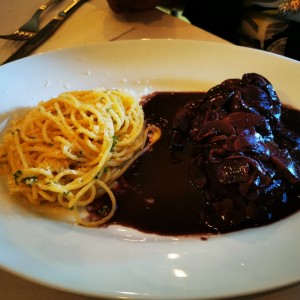 Filete mignon con pasta al oleo