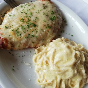 Milanesa con pasta a la crema