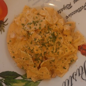 Farfalle Al Salmone e Vodka