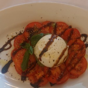 Antipasti - Burrata Caprese