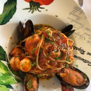 spaguetti fruti di mare