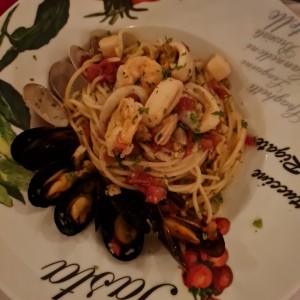 Spaguetty fruti di mare al oleo