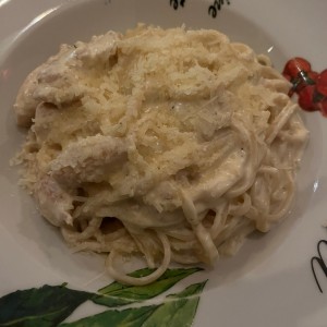 Linguini Alfredo con Pollo