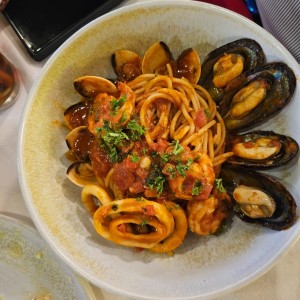 Spaghetti con mariscos