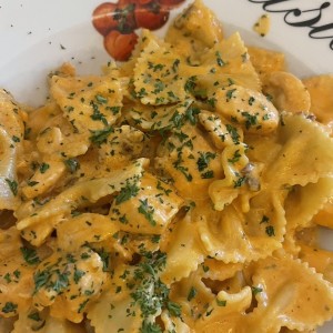 Farfalle Al Salmone e Vodka