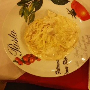 Linguini Alfredo con Pollo