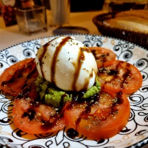 Antipasti - Burrata Caprese