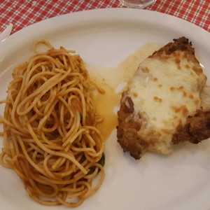 Milanesa de res a la napolitana