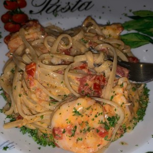 Linguine Da Stefano (camarones con salsa rosada)