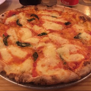 Pizza Margarita con masa libre de gluten