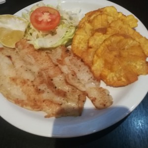 pescado a la plancha con patacones