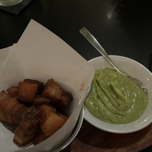 Pork belly con guacamole