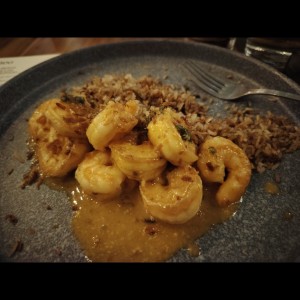 PLATOS FUERTES - CAMARONES ENCOCADOS