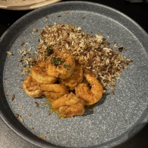PLATOS FUERTES - CAMARONES ENCOCADOS