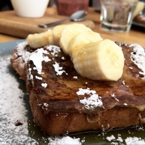 Pancakes con banano y miel